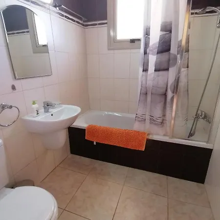 Lee Apartment *