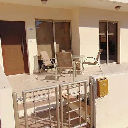 Lee Apartment *