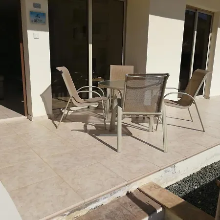 Lee Apartment *